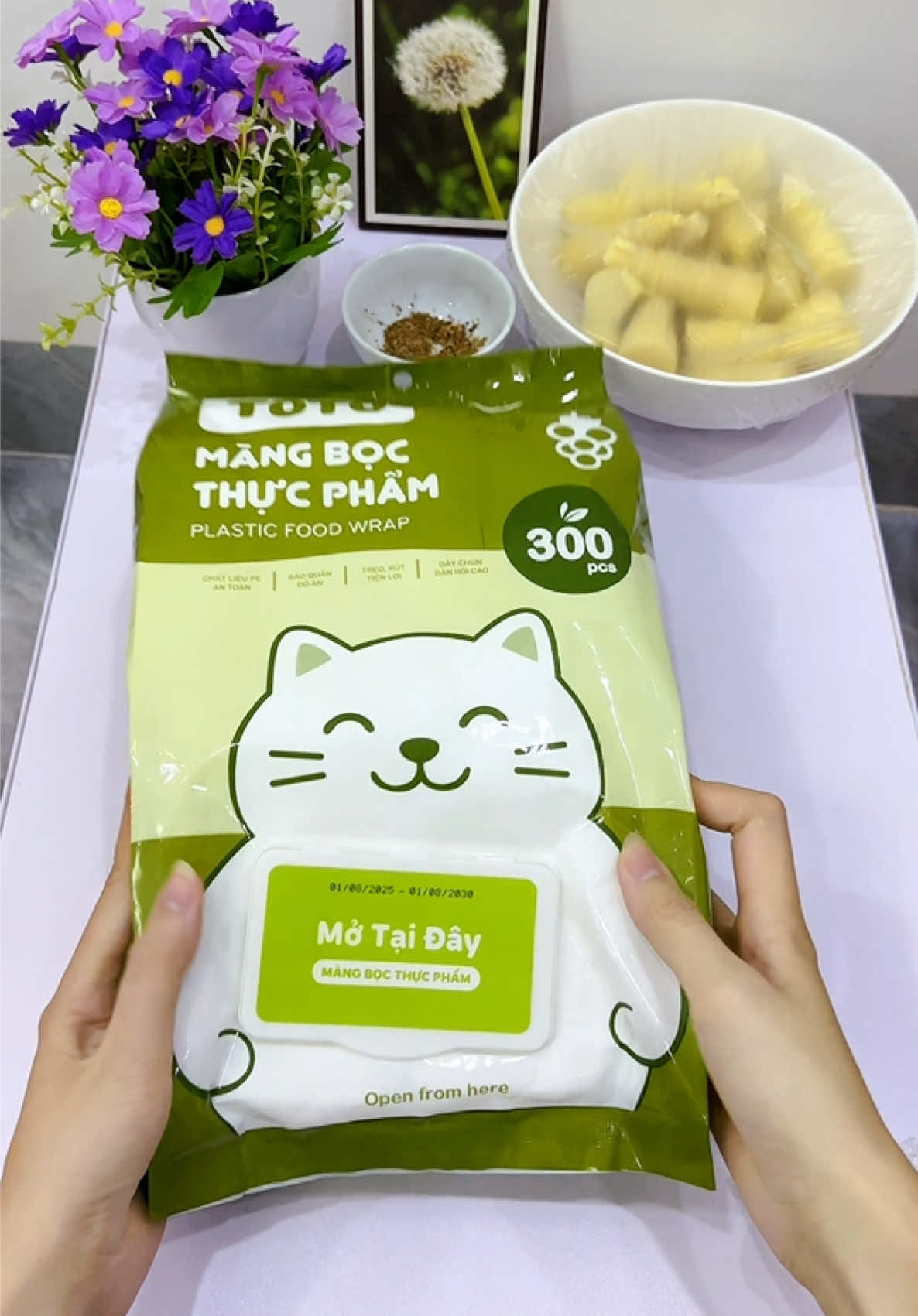 Màng bọc thực phẩm 1 túi 300 cái chưa tới 60, freeship #shopgiadungtramtram #mangbocthucpham #mangbocthucphamtoto #giadungnhabep #review 