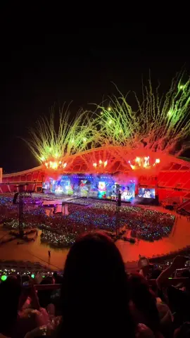 fireworks with Dream and the seven of us look so gorgeous! 🤍 and 16pm ช่วยคุณจากดอยชั้น 2 ได้มาก #nctdream #tds4inbkk  #nctdream_thedreamshow4_bangkok #THEDREAMSHOW4_BANGKOK 