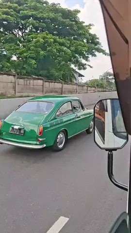 mantap om  saya bingung setir kiri nempel tol nya bertanya tanya????? #mobikclasik 