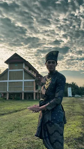 dia + sunset@AisarKhaledd @AisarSultanMalaysia 