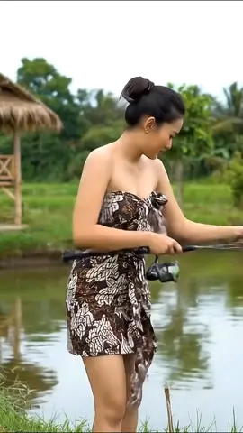 temenin mancing mas #mancing #mancingliar #gadisdesa #gadiskampung #mancingikan  