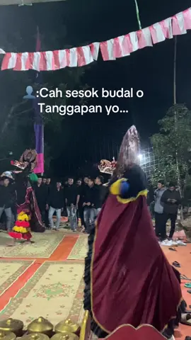Trah yo di suguh ne yo ga popo lah jipuk sak piring penting piring e di balek no😆😆#fyppppppppppppppppppppppp #seniman #jaranan #madiun24jam #seni 