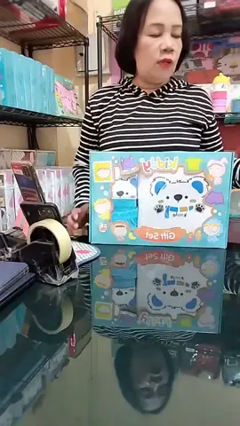 Gift Set Baby Motif Koala lengkap dengan atasan, celana, dan topi! Cocok untuk bayi 0-6 bulan. Lagi diskon 30%!