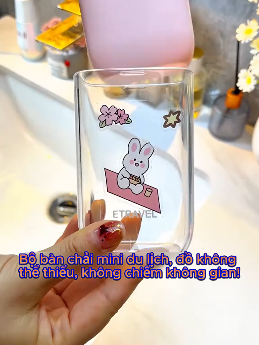 Kỳ nghỉ sắp đến, đối với những ai đang lên kế hoạch du lịch, cốc đánh răng du lịch này là sự lựa chọn hoàn hảo - nhỏ gọn, tiện lợi và thực tế.