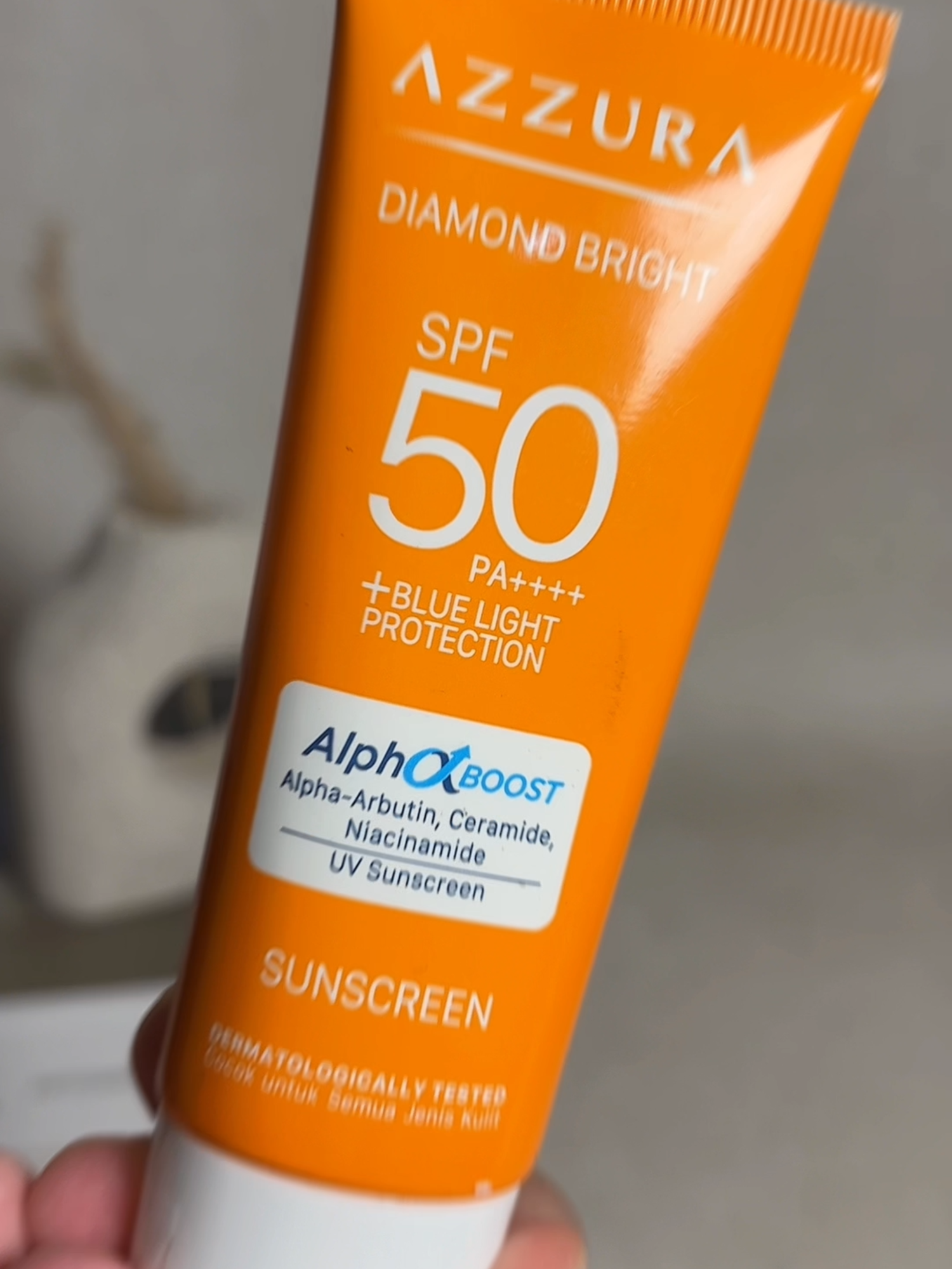 Sunscreen andalan MinZu, Azzura Sunscreen ☀️ Gak ada whitecast, cepat menyerap dan ada kandungan SPF 50+++ jadi kulit aman dari sinar matahari deh😉 Yuk langsung checkout Azzura Sunscreen di keranjang kuning ✨ #azzura #azzuracosmetics #satuusapanstunning #daycream #moisturizer #moisturizermurah #moisturizerviral #sunscreen #spf #skincare #azzuraskincare #skincareviral #skincaremurah  #racuntiktok #diskontiktokshop