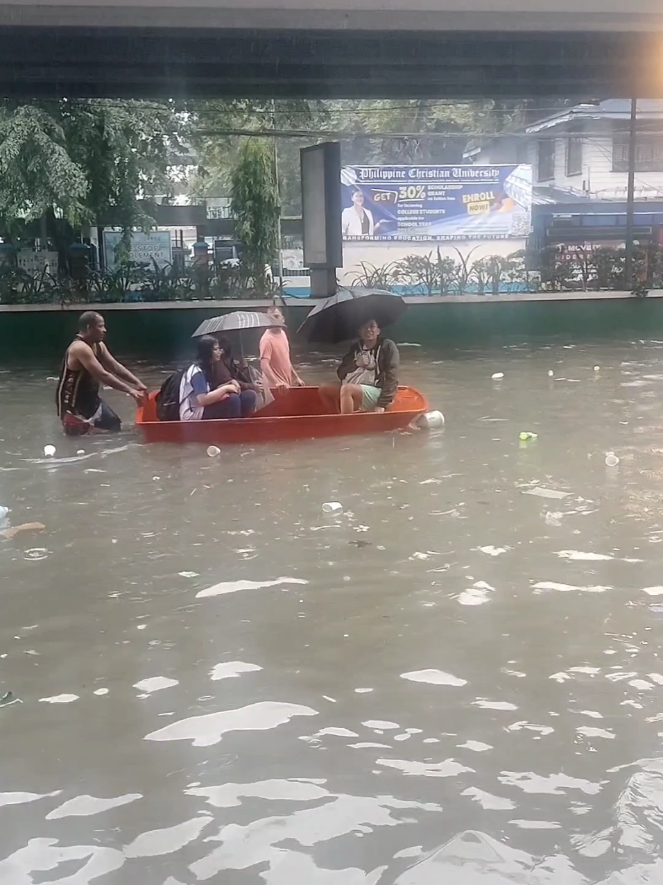 📍 Taft Avenue, Malate. Baha update 08/22/2025. Flood worse than Bagyong Crising! Bagyong Isang.. ⛵🌧️🌊☔ #MetroManila #Manila #Isang #BagyongCrising #fyp 