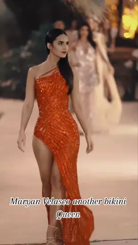 #swemwearfashion #fashion #catwalk #bikini#model 