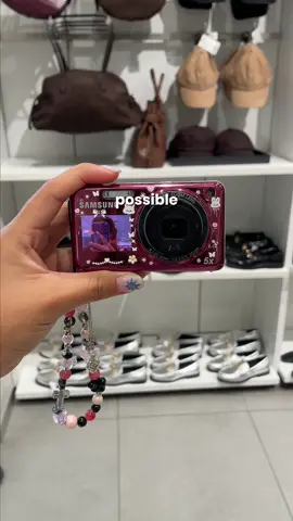 I just got my hands on the cutest camera 🎀💗 Don’t miss out—shop now at www.gilmoreglee.com or click the link in our bio before it solds out! #digitalcamera #digicam #vintage #samsung 