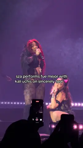 every word in Spanish and she sounds flawlesssss #sza ATE THAT!!! what an amazing show @Kali Uchis  #kaliuchis #sincerelytour #concert #fuemejor 