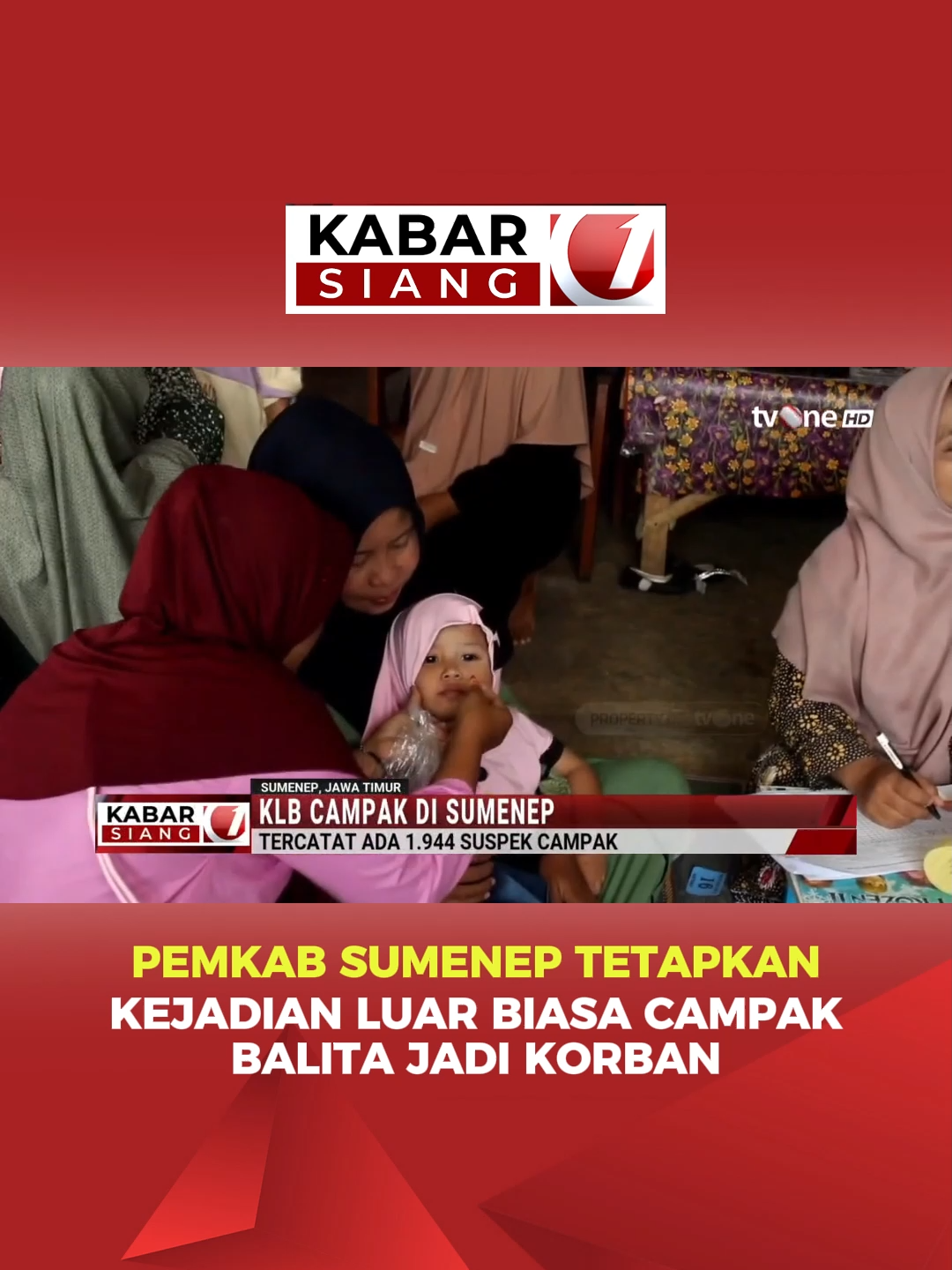 🚨 PEMKAB SUMENEP TETAPKAN KLB CAMPAK Kasus kematian akibat campak di Kabupaten Sumenep, Jawa Timur, meningkat tajam. Dari awal tahun hanya 4 kasus, kini jumlahnya mencapai 12 balita meninggal dunia sejak Januari hingga Agustus 2025. Data Dinas Kesehatan mencatat ada 1.944 suspek campak, mayoritas berasal dari balita yang tidak mendapatkan imunisasi lengkap, bahkan ada yang sama sekali tidak pernah diimunisasi. Pandemi Covid-19 disebut menjadi salah satu pemicu, karena banyak balita melewati fase imunisasi penting di usia 9 bulan. Pemerintah Kabupaten Sumenep pun resmi menetapkan status Kejadian Luar Biasa (KLB) campak. 📡 Pantau terus perkembangan kasus KLB campak di Sumenep hanya di tvOne. #BreakingNews #Sumenep #Madura #Campak #KLB #Kesehatan #tvOne #KabarTvOne #UpdateTvOne