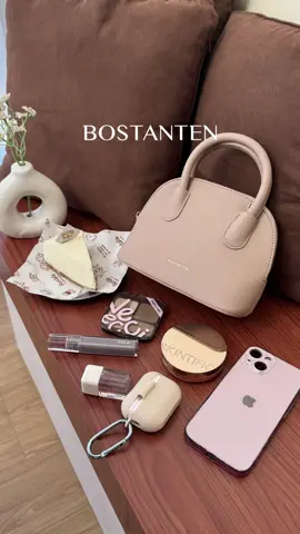 What I carry in my Claire Bag 🤍 Ternyata muat banyak lho! Dari essentials kayak phone & earpods, sampai makeup kecil semua masuk ✨ #Bostanten #TasWanita #fypツ #WIBgajian #PromoGuncang99 