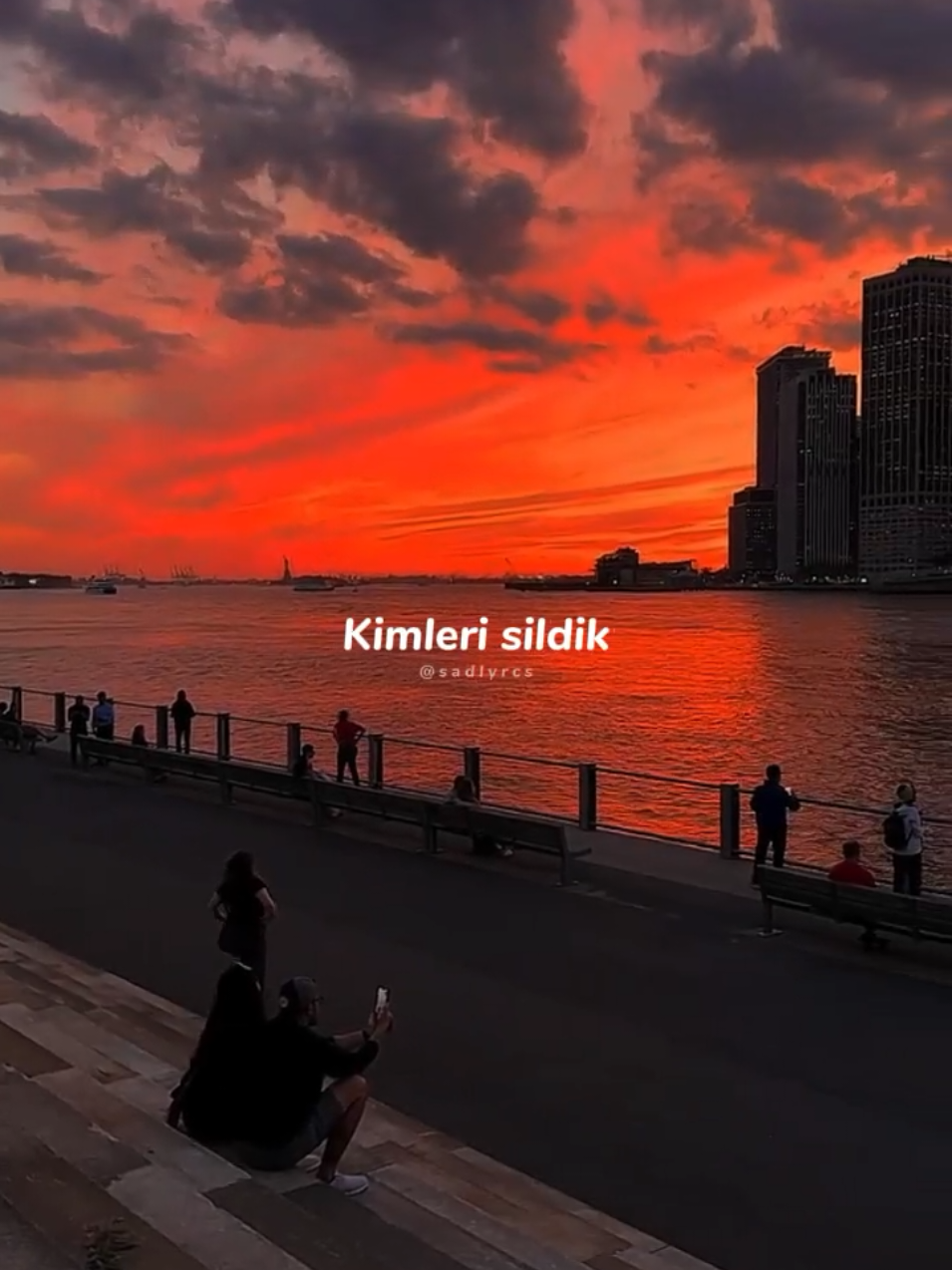 kimleri sildik..#sadliyricss #lyrics #ferhatgöçer #yıllarımgitti #bwkpp 
