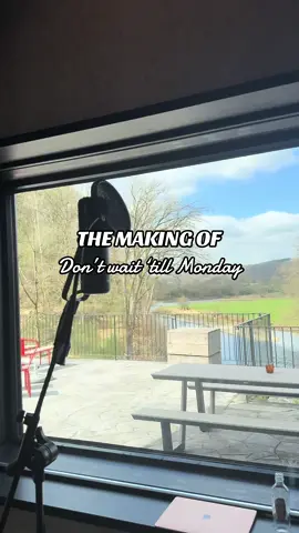 A few behind the scenes from a lovely week at DurbuyMusic 🎵🎤  #fyp #foryoupage #newmusic #throwingafit #trend #trending #hamilton #musical #lipsync #newmusicfriday #newsong #artist #artistsoftiktok #jet2holidays #holdmyhand 