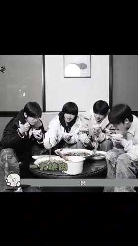 họ kh nhìn vào những hành động mà e đã làm mà chỉ nhìn vào những sai lầm của e trc đó  #tffamily #tye #xh #trandichhang_chenyiheng_陈奕恒💫🇨🇳 