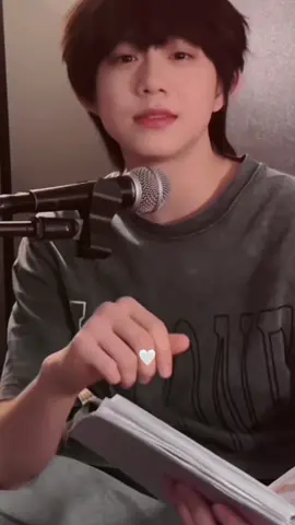 : PESAN UNTUK ISTRI CHEN YIHENG DI MASA DEPAN:tolong jaga chen yiheng ya,sayangi chen yiheng seperti aku dan tf stan,jaga yiheng ya,sampai kapanpun aku bakal tetap sayang yiheng walau aku dan yiheng gak mungkin bersatu,jangan sakiti yiheng ya,buatlah dia happy terus,kalau dia happi aku dan tf stan bakal happy juga. ~sekali lagi tolong jagain dia yaa~#masukberandafypシ #tffamily_4th_generation #chenyiheng_陈奕 #xybca #au @TF_FAMILYofficial 