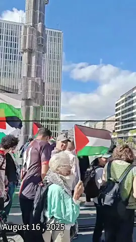 Capturing moments on the streets of Kuwait: People march in an orderly fashion to express their support for Gaza. #CityRecords #KuwaitStreets #PeaceMarch #GazaSolidarity