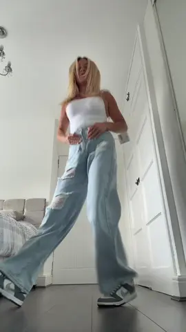 Just posting this draft with these Rela Rela jeans 👖 Girls check out these jeans for under £10 they are amazing! 🤩 #shuffldance #shuffle #dance #relarela 