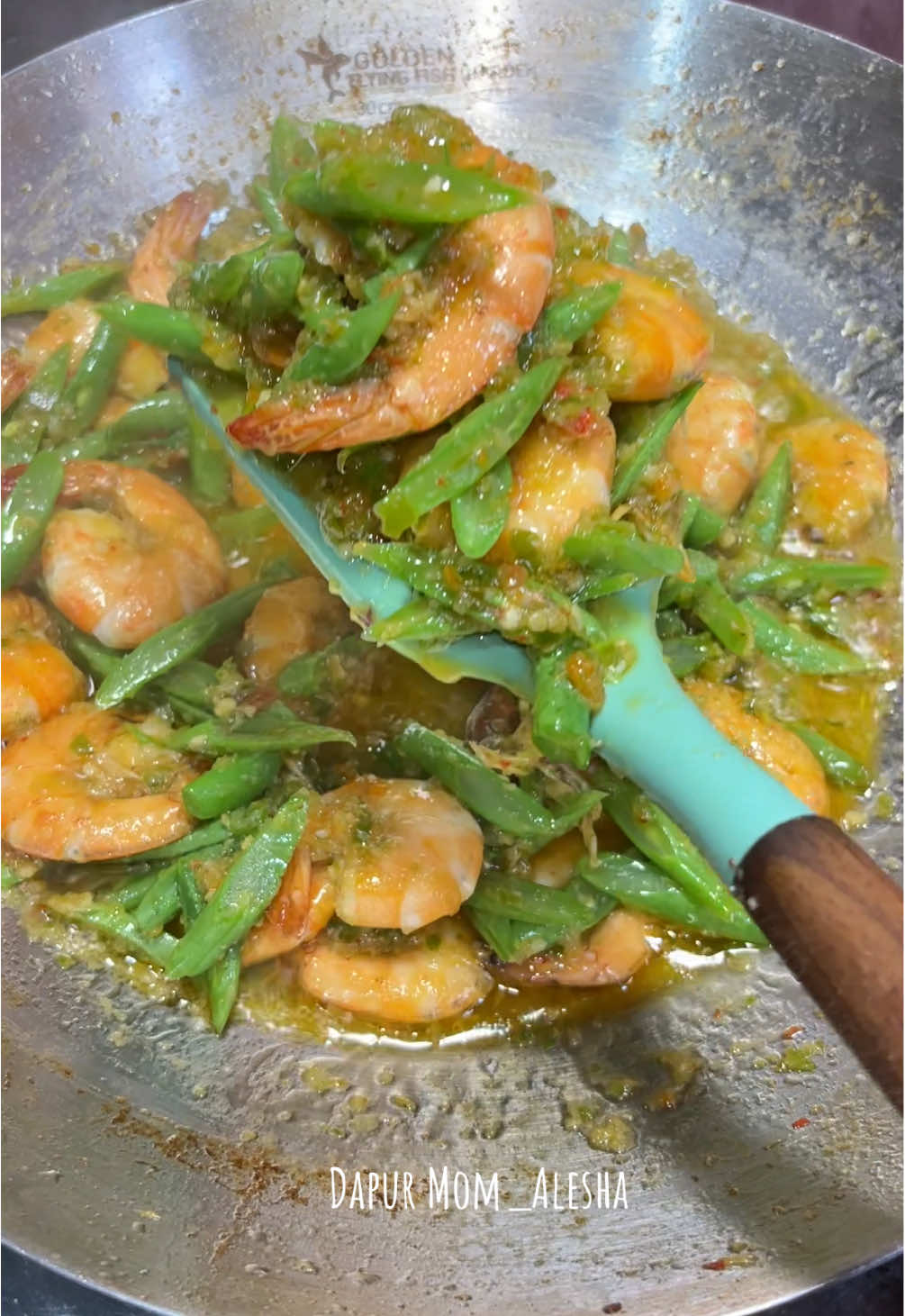 Tumis udang pedas 🫰🏻 enak banget dimakan pake nasi anget 🫶🏻😍 #dapurmomalesha #masakansederhana #resepmasakan #fypage #fyp 