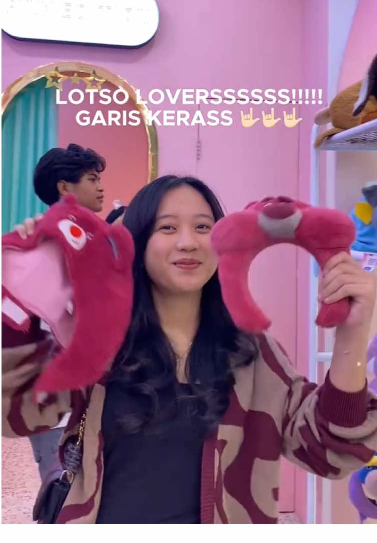 [WYA CHALLENGE 🎀]  berani keluar dari zona nyaman, belajar hal baru, dan tetap jadi diri sendiri. Semoga bisa jadi bagian dari Wardah Youth Ambassador dan nyebarin semangat positif bareng @Wardah Youth Ambassador 🎀💅🏻 #wardahyouthambassador #wardahyouthambassador2025 #wardah #beautycommunity 