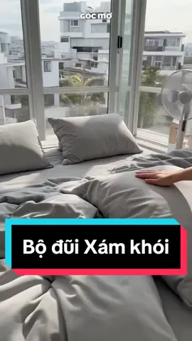 Mẫu chăn ga trơn xám khói vừa sạch sẽ nhưng cũng không quá tối màu, Trải lên là phòng ngủ sáng bừng đó 😎 #gocmo #changagoi #cotton #minimalist #roomdecor 