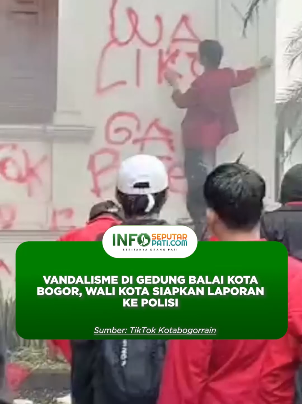 Wali Kota Bogor, Dedie A. Rachim, menanggapi aksi vandalisme di Gedung Balai Kota Bogor yang dilakukan oleh pengunjuk rasa. Dedie mengatakan pihaknya akan melaporkan kejadian tersebut ke polisi, karena vandalisme terhadap bangunan cagar budaya melanggar hukum. Ia menyebutkan adanya ancaman pidana sesuai Pasal 97 UU No. 11 Tahun 2010, dengan hukuman maksimal 5 tahun penjara atau denda Rp500 juta. Dedie menegaskan bahwa unjuk rasa boleh dilakukan, namun harus menghormati fasilitas publik dan bangunan cagar budaya. #WaliKotaBogor #DedieARachim #Vandalisme #BalaiKotaBogor #CagarBudaya 