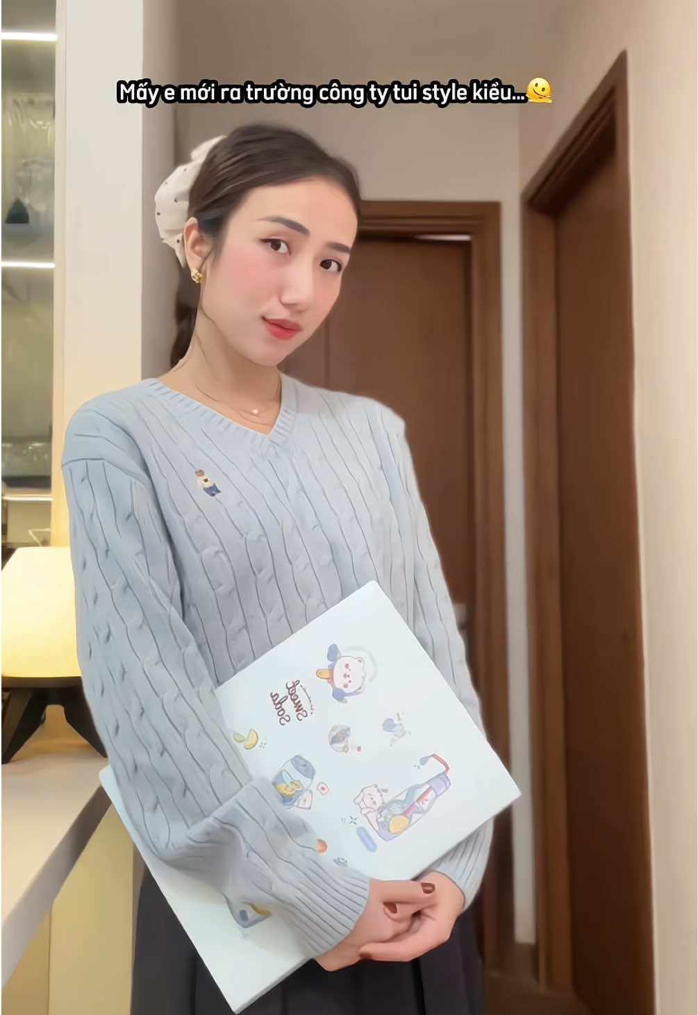 Style của mấy mới ra trường công ty tui cỡ này…cưng ha mà làm chung mới biết cưng cỡ nào  @WHO.A.U Việt Nam 🤭🙄 #TikTokFashion #chuyencongso #himinhnghi #goclamdep 