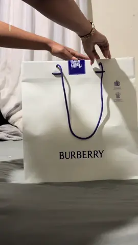 #fyp #luxuryuboxing #unboxingvideo #burberry #unbox 