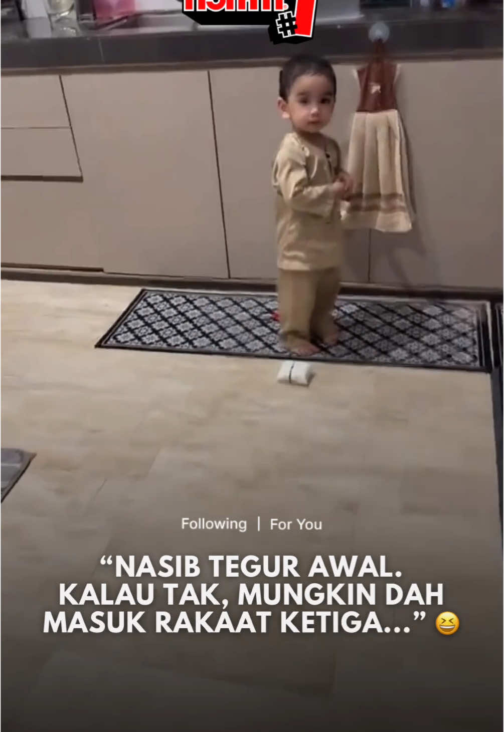 Nasib ayah awak bagitahu awal dik yang tu bukan sejadah. Kalau tak, dah rakaat ke berapa dah tu solat 😆 #HotFMNo1 #HotFM #BekpesHot #YangHangatDanTerbaik #RadioNo1 #KJjadiDJ Kredit: TT @Yusuf 