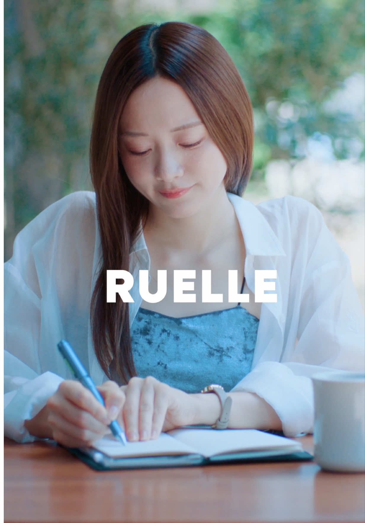 RUELLE × 森香澄 SNS限定ムービー第二弾 『RUELLE × 森香澄 仕事』篇 公開 ヨガウェアでありながら、「仕事の日の服」にも対応できる上品さと機能性も兼ね備えているRUELLEは、現代女性のライフスタイルに寄り添うブランドです #RUELLE  #森香澄 #RulerofYourself @森香澄 