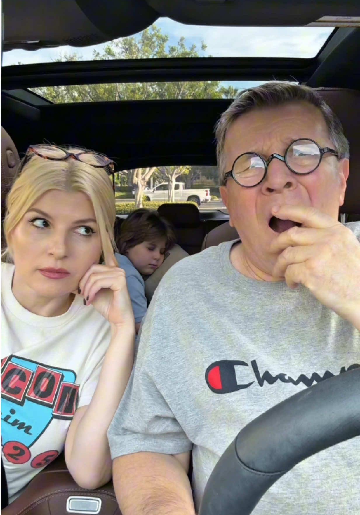 Everyone’s asleep… until she starts driving 🤣 #funny #lol #funnyvideos #comedy #humor 