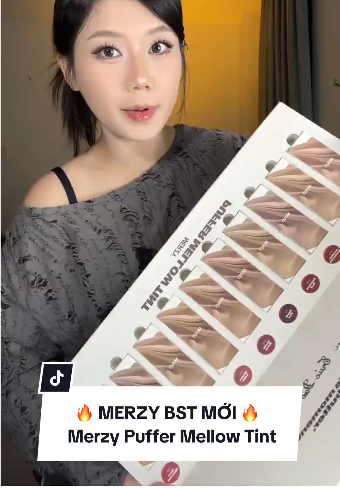 Merzy chính thức tung BST mới!! Swatch full 10 màu để cả nhà mình xem trước rồi tới hôm mở bán mua liềnggg nhaaaaa 🕺🏻 Ver đợt này màu nào cũng đẹp dễ ứng dụng luôn ý #merzy #merzym13 #sonbo #merzynewarrivalday #merzypuffermellowtint 
