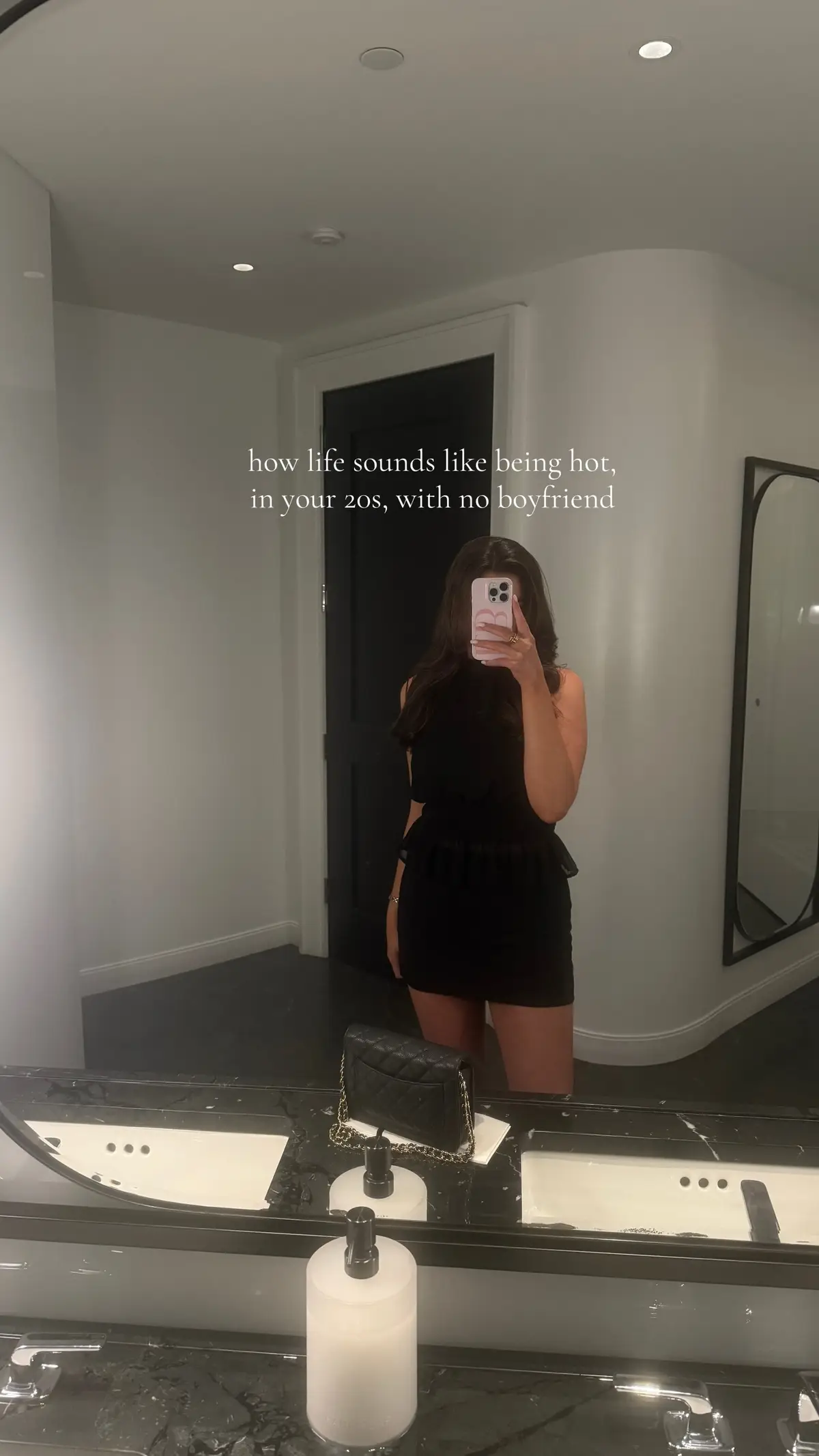 In single gals we trust🫡 #singleasapringle #20something #allblackfit 