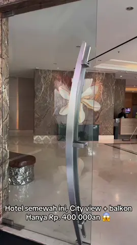 Hotel Sweet Home ❤️ hotel di Jakarta cuma 400 ribuan aja dengan pemandangan kota dan balkon pribadi 😱 bisa santai sambil menikmati indahnya city view dari balkon kamar✨ #hotelmurahjakarta#hoteljakartamurah#PromoHotelJakarta#staycationhematchallenge #liburanhemat 