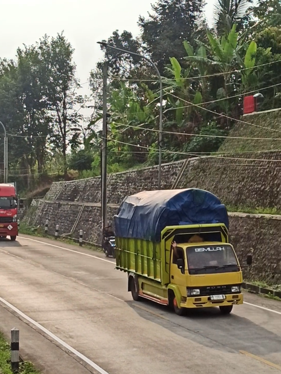 Menolak tua ✌😜🔥🔥 . . . . . . . @𝖎𝖗𝖘𝖞𝖆𝖒𝖗𝖎𝖟𝖐𝖞 💥  #banyumasstory #pinggiranrace #cctvbanyumasora #truckmodifiedindonesia #ragasamania 