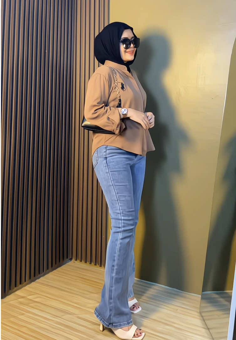Outfit makemak pen ngemall🫵🤪#ootdhijabstyle #kemeja #kemejamurah #atasanwanita 