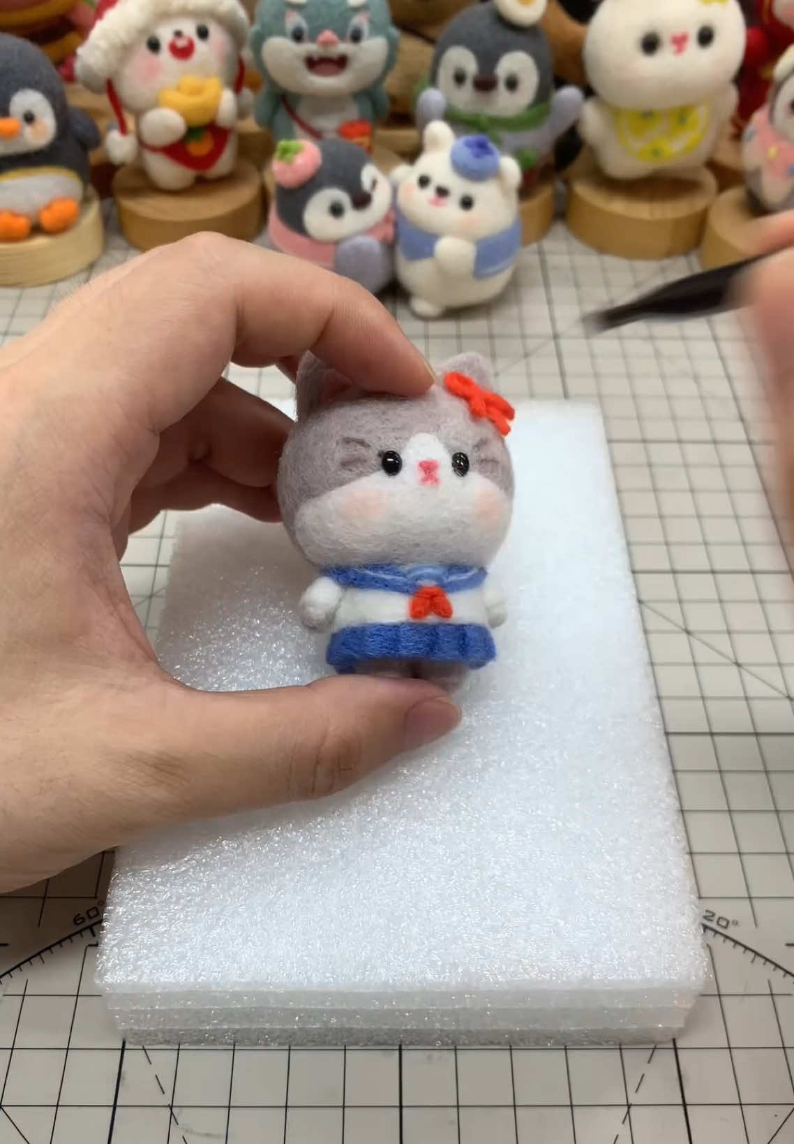Crafting cuteness, one poke at a time 🧶🐾 on frame: wool felting #fyp #craft #SmallBusiness #diykit #woolfelt #woolfeting #felting #needlefelt #needlfelting 