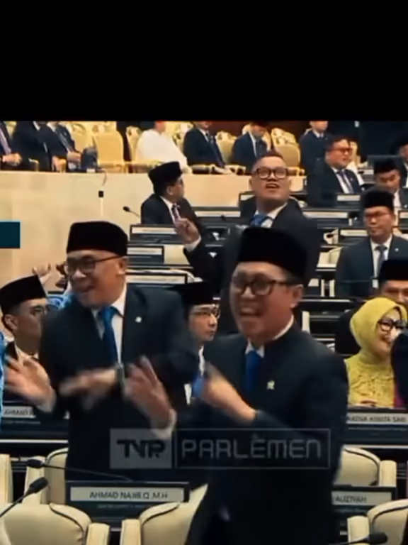 Gaji Naik!! #indonesia #pemerintah #pemerinntahan #revolusi #konohamarusarutobi ##mantanpresiden #dpr #indonesia #negeri #pancasila #viralvideo #viral #dprri #mpr