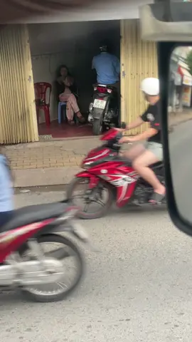 Ae bấm dừng dịch hộ em biển số với.