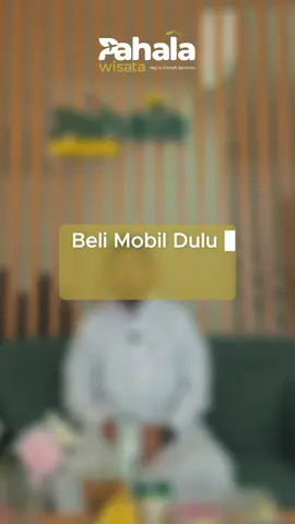 Naik Haji Dulu Atau Beli Mobil Ya? Ibadah haji memang “untung-untungan” kata orang. Ada yang punya uang tapi tidak ada waktu buat naik haji (mengantri haji, misalnya) ,ada yang punya waktu tetapi tidak punya uang untuk naik haji. Malah ada yang kelihatannya tidak punya uang dan tidak punya waktu, tiba-tiba mau naik haji tahun ini. Ya memang haji, adalah anugrah dari Allah, setiap hamba-Nya yang berjiwa hanif pasti ingin bersimpuh di dekat ka’bah dan merasakan lezatnya beribadah dan bermunajat kepada Allah. InsyaAllah kita bisa segera menyusul. Amin. Yang menjadi sorotan adalah orang yang sudah punya uang dan terpenuhi kemampuan haji, akan tetapi menunda-nunda naik haji, ia malah lebih memilih memenuhi kebutuhan tersier atau kebutuhan sekunder yang tidak terlalu mendesak. Misalnya mobil, jika ini kebutuhan primer, misalnya keperluan mobil di kota-kota besar dengan anak yang banyak. Maka tidak mengapa di dahulukan, akan tetapi jika hanya kebutuhan tersier, maka selayaknya ibadah haji di dahulukan dalam pengalokasian harta. Bahkan ada ancaman bagi mereka yang sengaja menunda-nunda haji. Sumber: https://muslimafiyah.com/naik-haji-dulu-atau-beli-mobil-ya.html Semoga Allah Subhanahu wa ta'ala mempermudah langkah kita untuk bisa menunaikan Ibadah Haji bersama Keluarga. Hubungi : 📱 0811 830 314 (WhatsApp) 💻 www.pahalawisata.com 📍 Jl. Prawiro Sudiyono 16, Jogjakarta 📍 Jl. Batu Indah Raya, Batununggal, Bandung 📍 Jl Fatmawati Festival, Jl. RS. Fatmawati Raya, Jakarta #umroh #umrohmurah #umrohhemat #umrohpromo #umrohsunnah                      