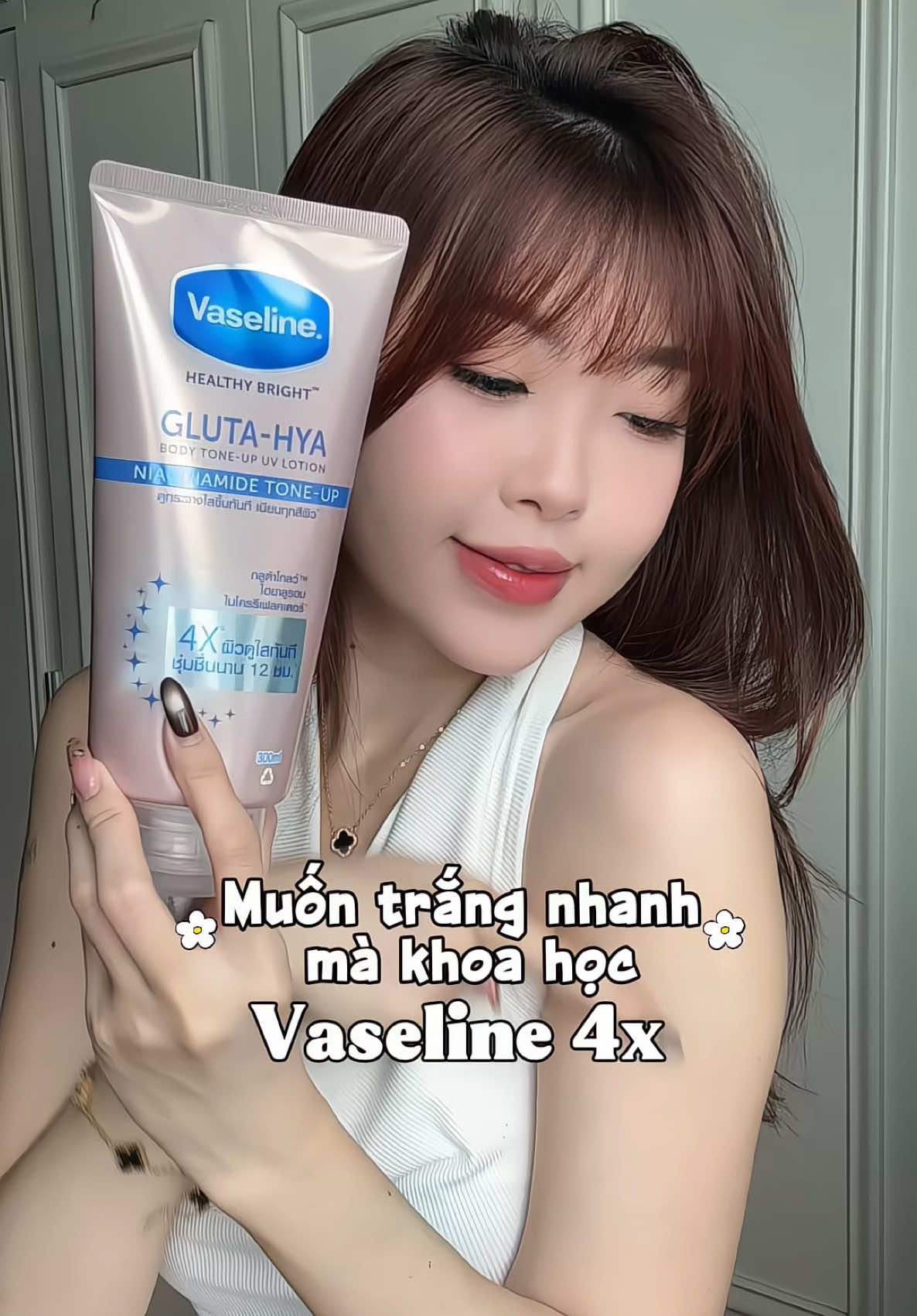 Dưỡng trắng da mỗi ngày với Vaseline 4x #Vaseline #hoptaccungunilever #duongthe 