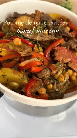 Idée repas simple et savoureuse ❤️ @Ninja Kitchen @Ninja Kitchen France  Ingrédients : - pommes de terre - viande de bœuf  - 1 oignon  - 1 boîte moyenne de poichiche  - 1 tomate  - 150 g d’olives, - 1 poivron rouge  - pérsil, ail , ciboulette, thym, - miel ( facultatif) - Épices :  - Cumin  - Coriandre  - Sel - Poivre - Épices plein sud Dans une casserole faire revenir la viande jusqu’à ce que ça soit bien doré. Ajouter les oignons , le miel (facultatif ), et les épices. Ensuite ajouter les pois chiches, les pomme de terre la tomate, le poivron, les olives, le persil, la ciboulette et le thon. Laisser mijoter le tout pendant 10a 15 minutes. Et c’est prêt, bon appétit 😋. #pommedeterre  #pourtoi #repasrapide  #FoodTok  #recette 