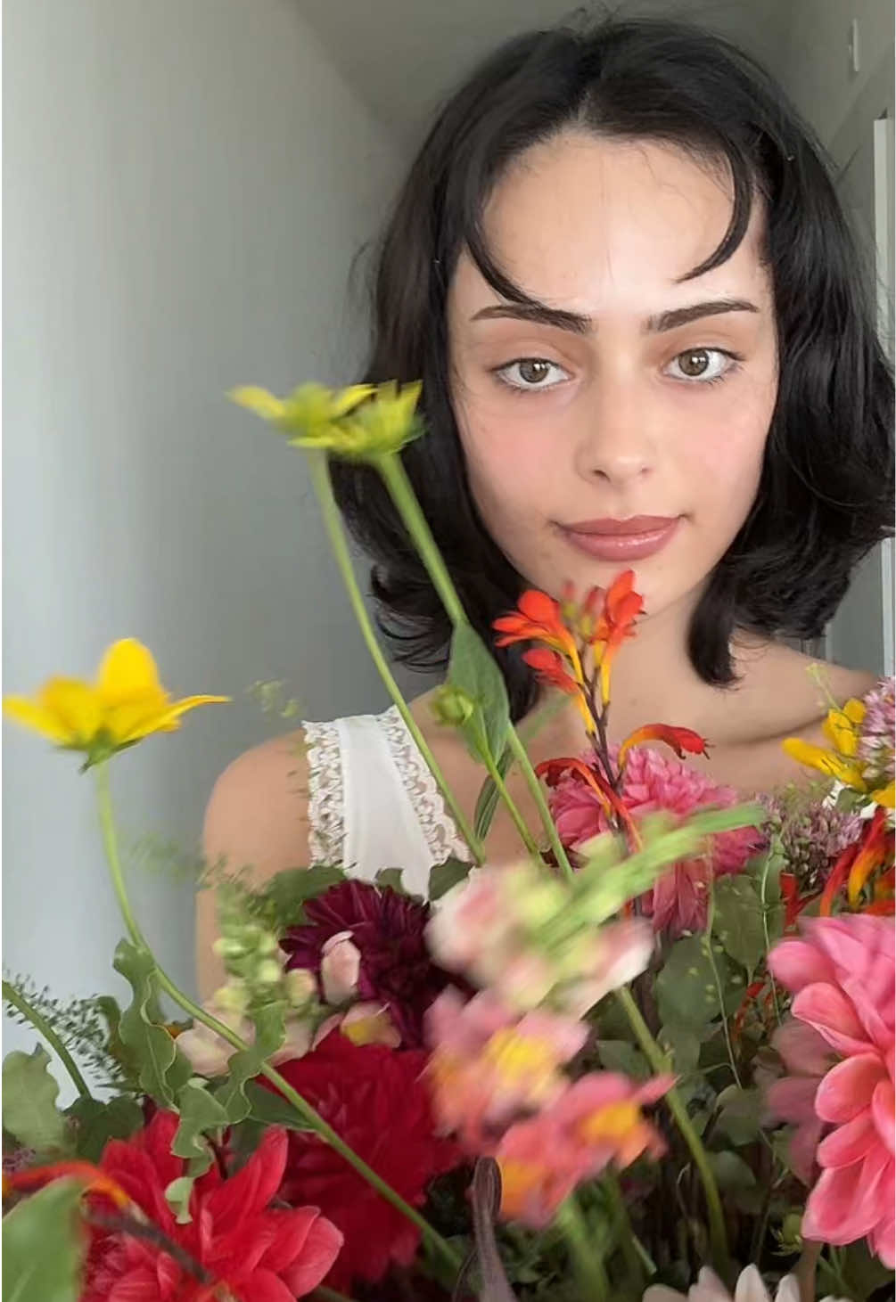 Prettiest birthday flowers thank u @Apple TV 🥹 