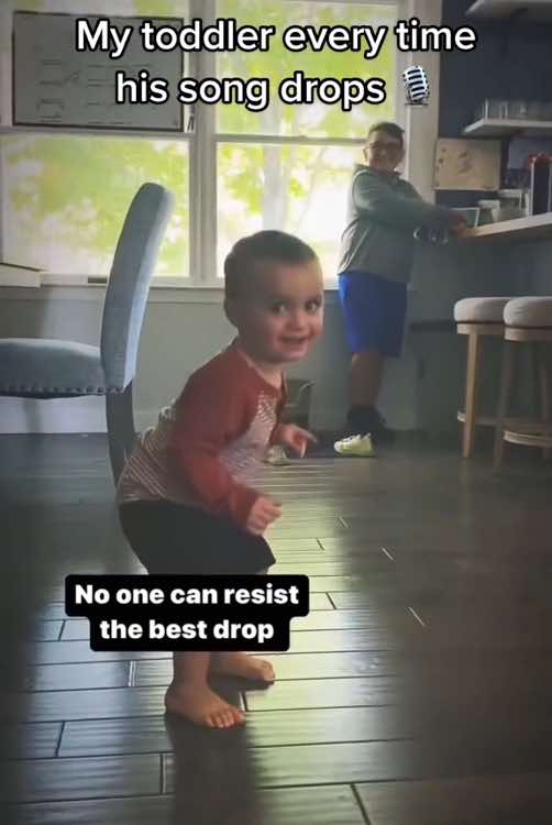 When baby hears music 😂#baby #funny #funnyvideos #babylove #fyp #usa🇺🇸 #cute 
