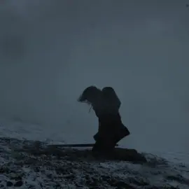لم يعُد هُنَاك ضَجِيج ولا قلق فَلتَسترح أيُها المُحارب العظيم . #gameofthrones #jonsnow 