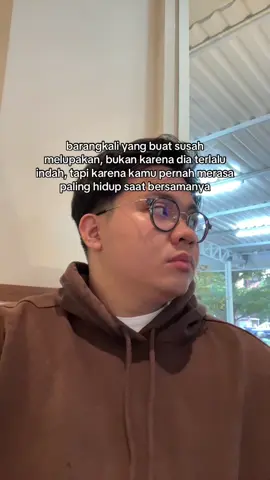 kaya beda aja gitu kalau bareng dia