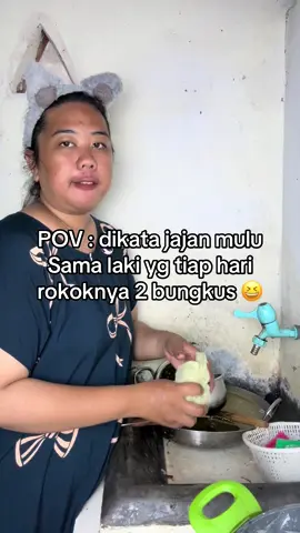 Lu jajan roko gua jajan seblak lah jgn mao kalah ama laki 🤣