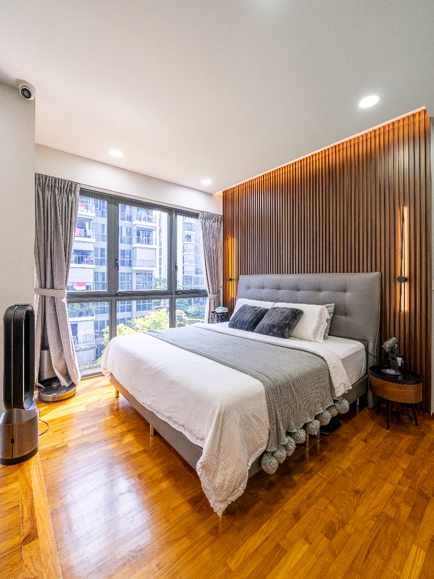 North Park Residences 4-Bedrooms | 2-Bathrooms Step into the spacious master bedroom with endless possibilities! Easily reconfigure for a queen bed or revert to original state. #MasterBedroom