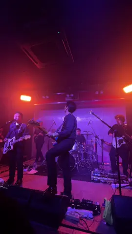 amalan baik - perunggu🥉@Perunggu 🥉  “LIVE at KRAPELA 06/03/2024” *maaf banget ini cuma intro doang yang fullnya keapus 😭 inget banget waktu itu bang maul bilang “gimana lagu barunya enak ga? kita sebenernya agak gak pede sih bawain lagu ini” padahal ini asik banget banget!!!! 😖🤎🥉🥉🥉 #amalanbaik #perunggu🥉 #dalamdinamika #perunggu #fyppppppppppppppppppppppp 
