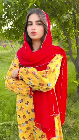 Palkon pr bethaya th masat ko#trending #viral #unfareezaccount #foryou #viralvideos 