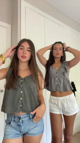 Que fea la de gris @katiaa 